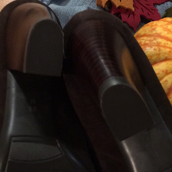 NWOB: Chelsea Booties - Picture 9 of 11